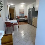 Marjan Park, - Peaceful Family Place, Free Parking דירה